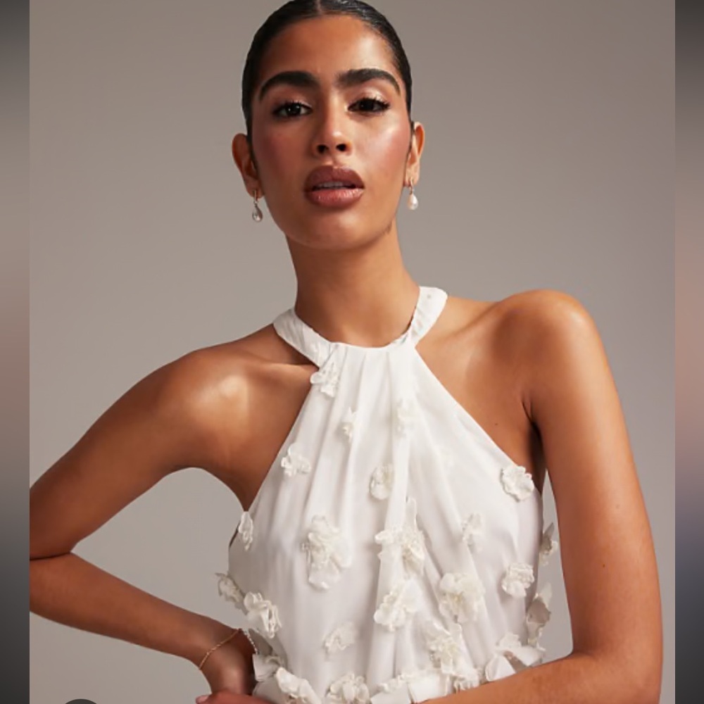 ASOS DESIGN 3D floral statement halter maxi wedding dress in ivory - Picture 5 of 6